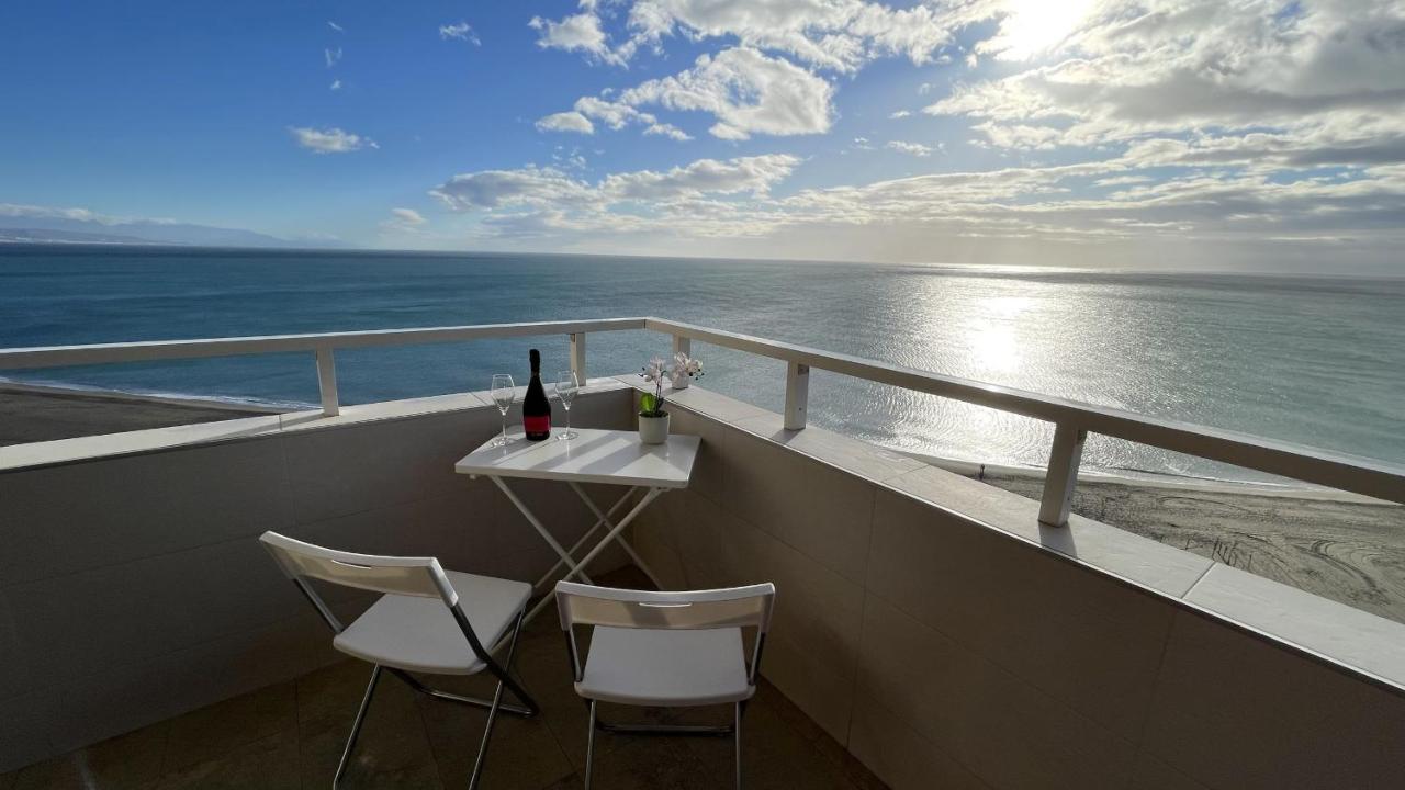 Exclusive Beachfront Apartment Torremolinos - Pool - Paddle - Tenis - Wifi - Central Aircon エクステリア 写真