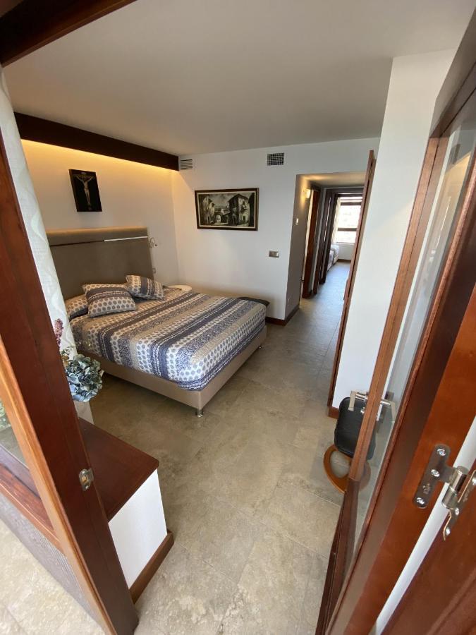 Exclusive Beachfront Apartment Torremolinos - Pool - Paddle - Tenis - Wifi - Central Aircon エクステリア 写真