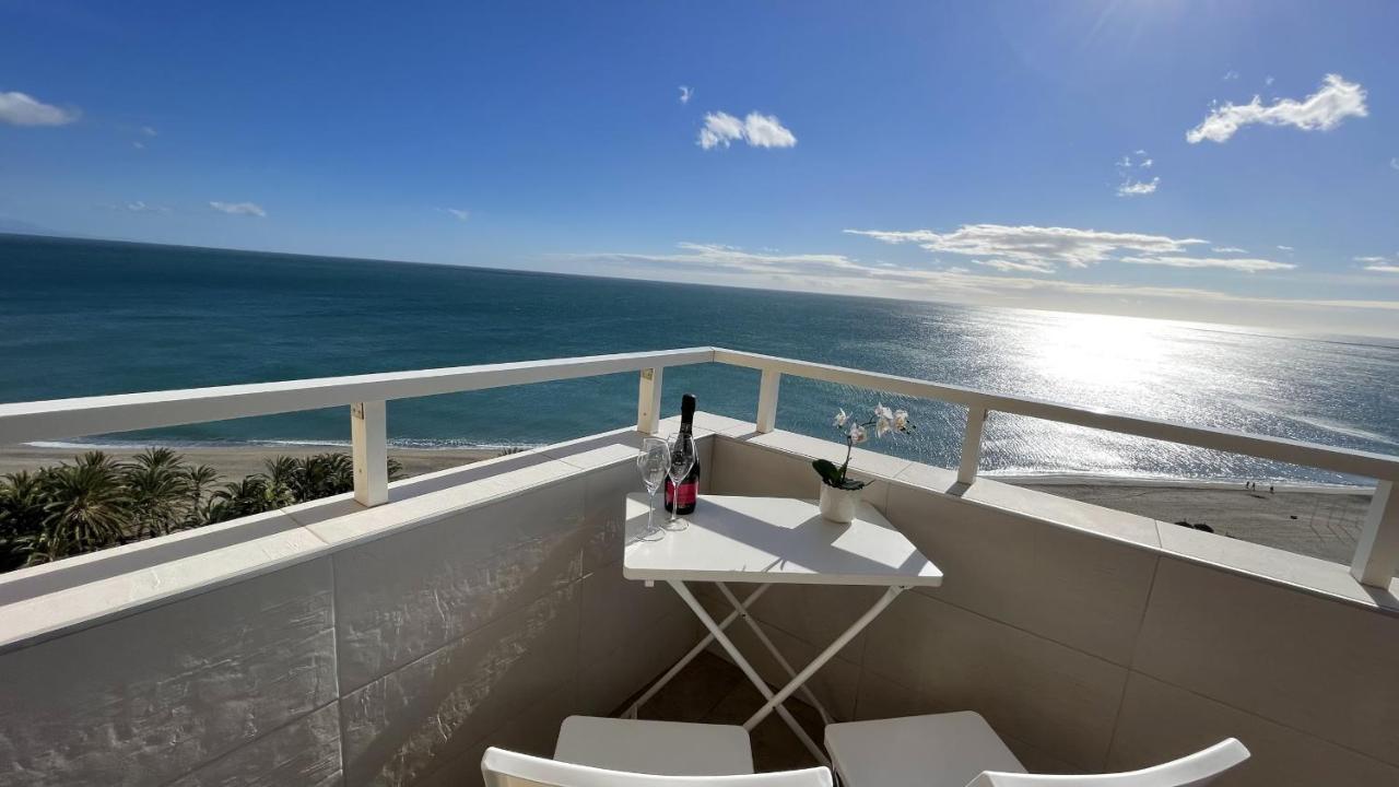 Exclusive Beachfront Apartment Torremolinos - Pool - Paddle - Tenis - Wifi - Central Aircon エクステリア 写真