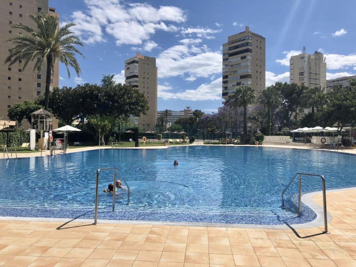Exclusive Beachfront Apartment Torremolinos - Pool - Paddle - Tenis - Wifi - Central Aircon エクステリア 写真